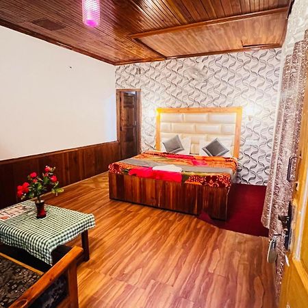Hotel Chetna Manāli Esterno foto