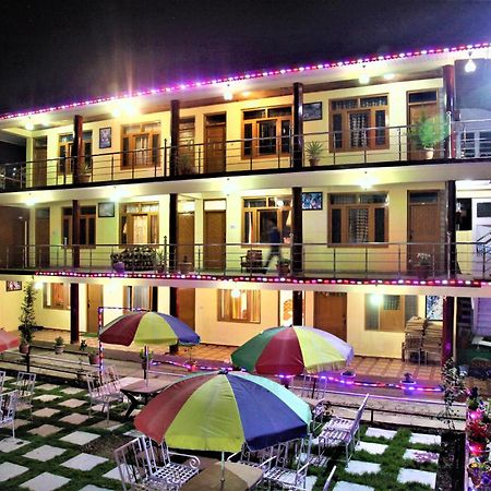 Hotel Chetna Manāli Esterno foto