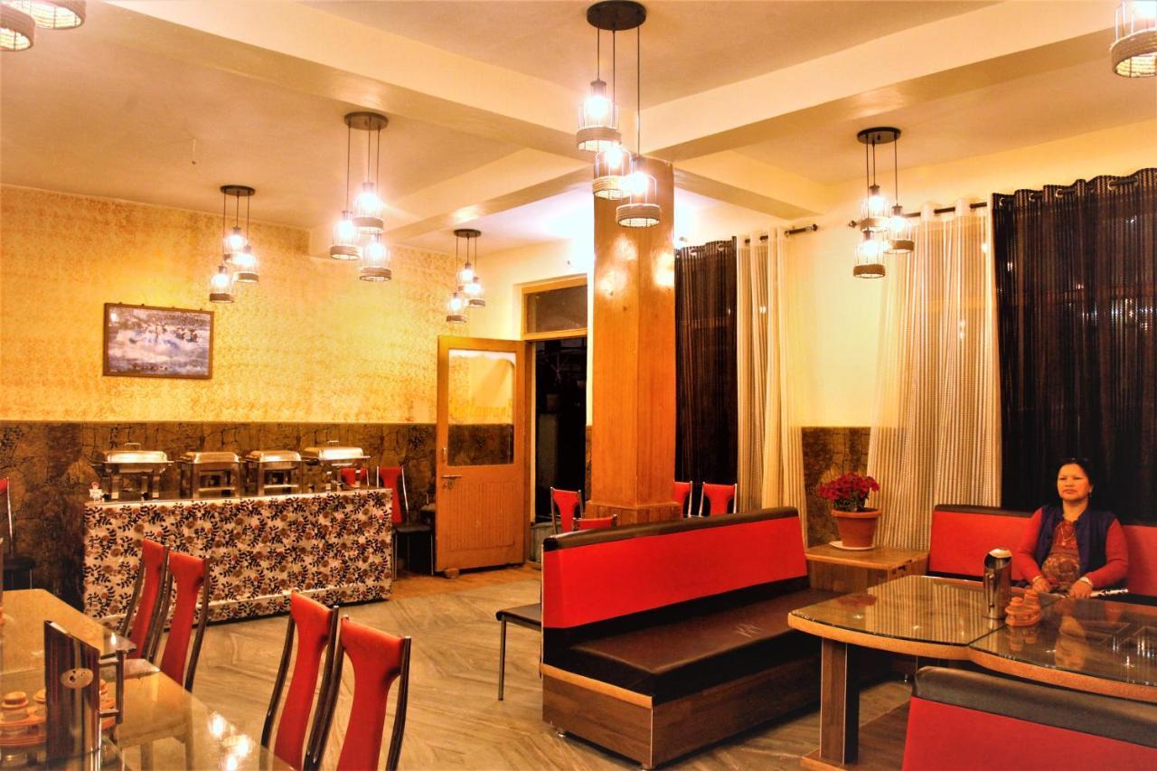 Hotel Chetna Manāli Esterno foto