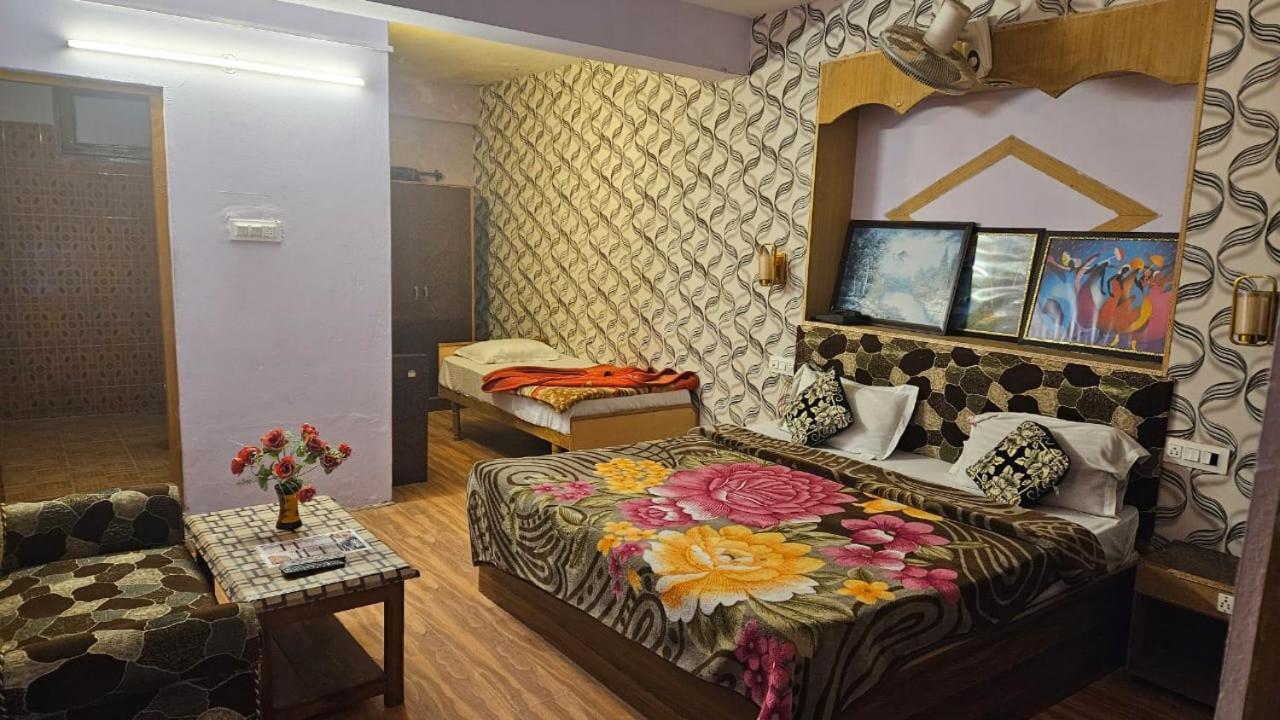Hotel Chetna Manāli Esterno foto