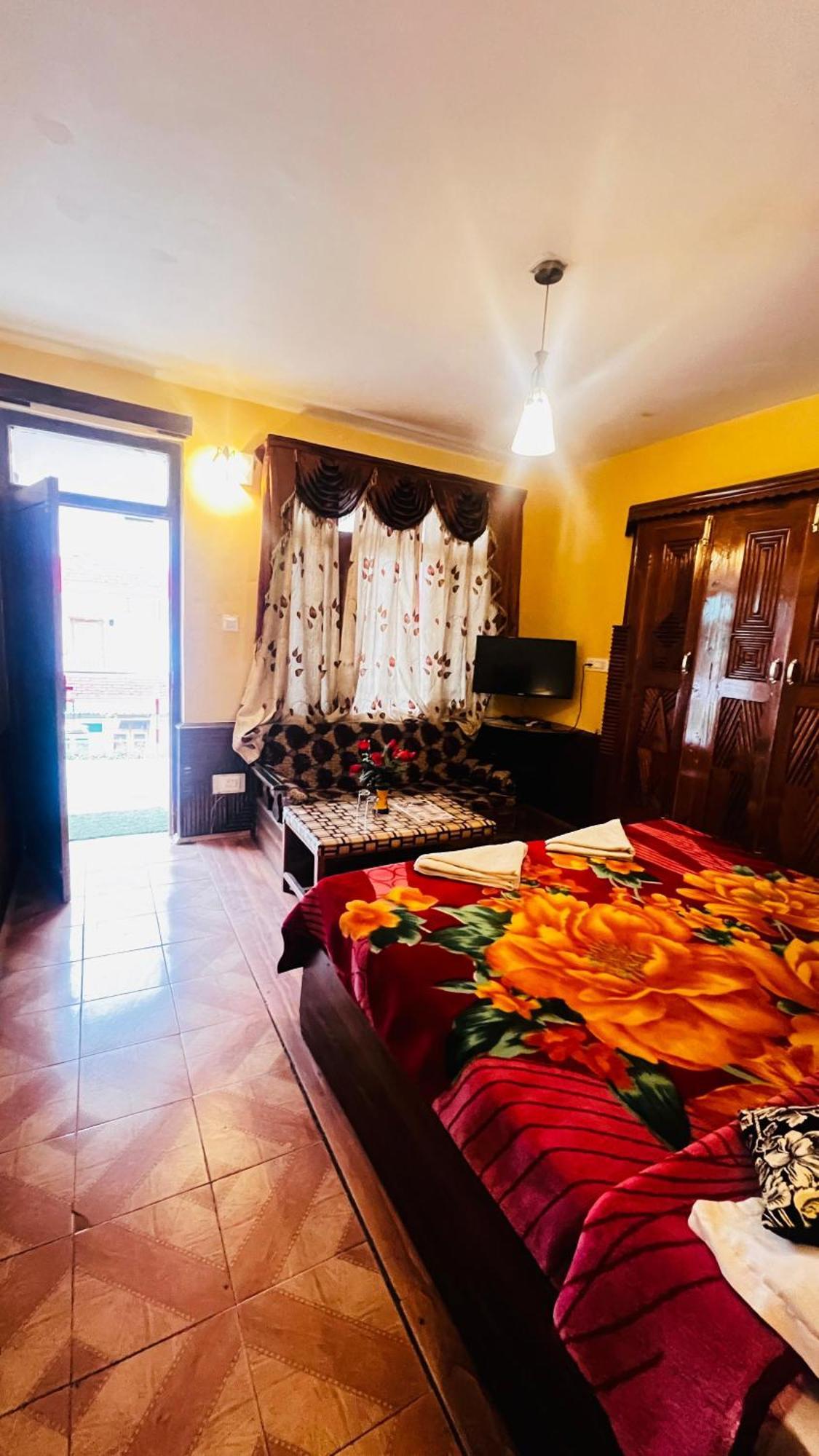 Hotel Chetna Manāli Esterno foto