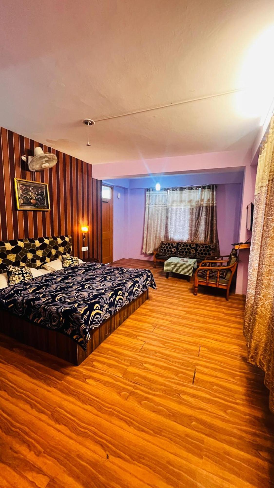 Hotel Chetna Manāli Esterno foto