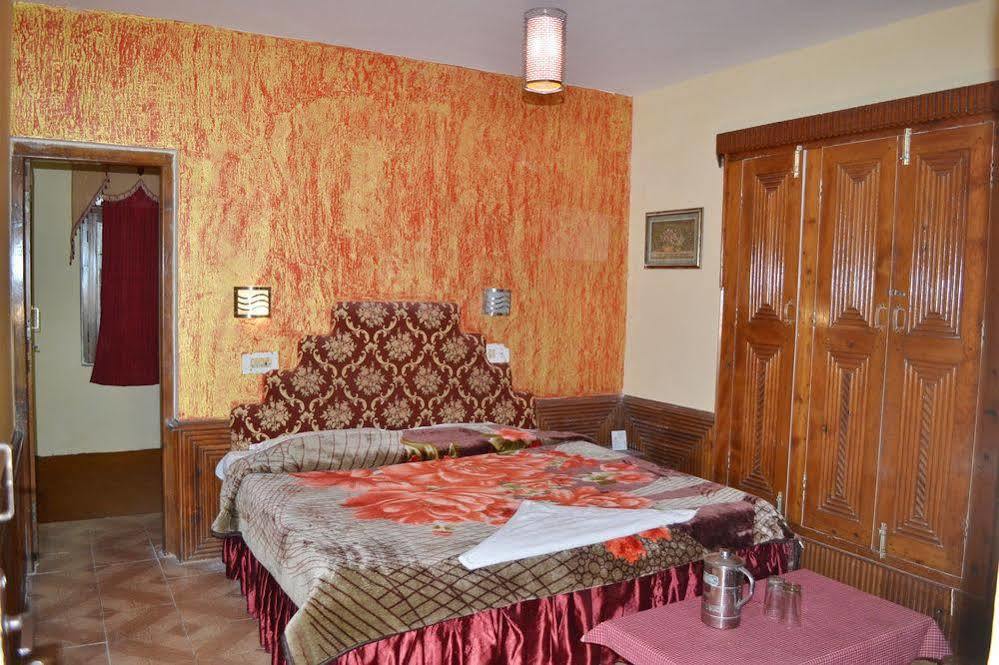 Hotel Chetna Manāli Esterno foto