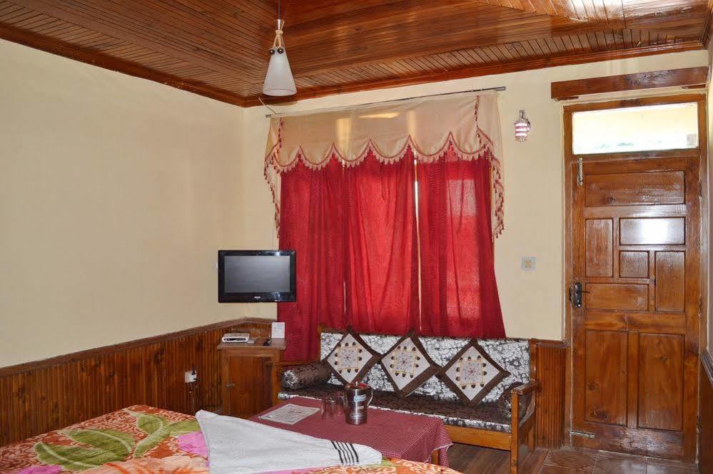 Hotel Chetna Manāli Esterno foto