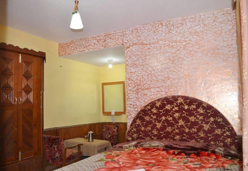 Hotel Chetna Manāli Esterno foto