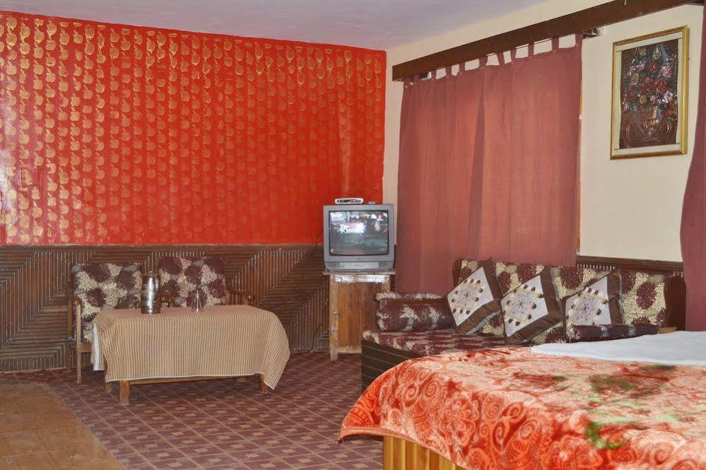 Hotel Chetna Manāli Esterno foto