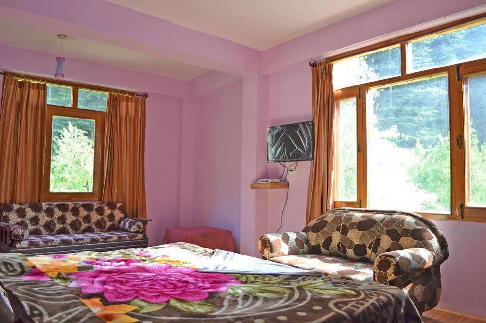Hotel Chetna Manāli Esterno foto