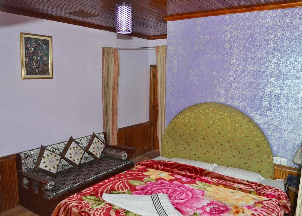 Hotel Chetna Manāli Esterno foto