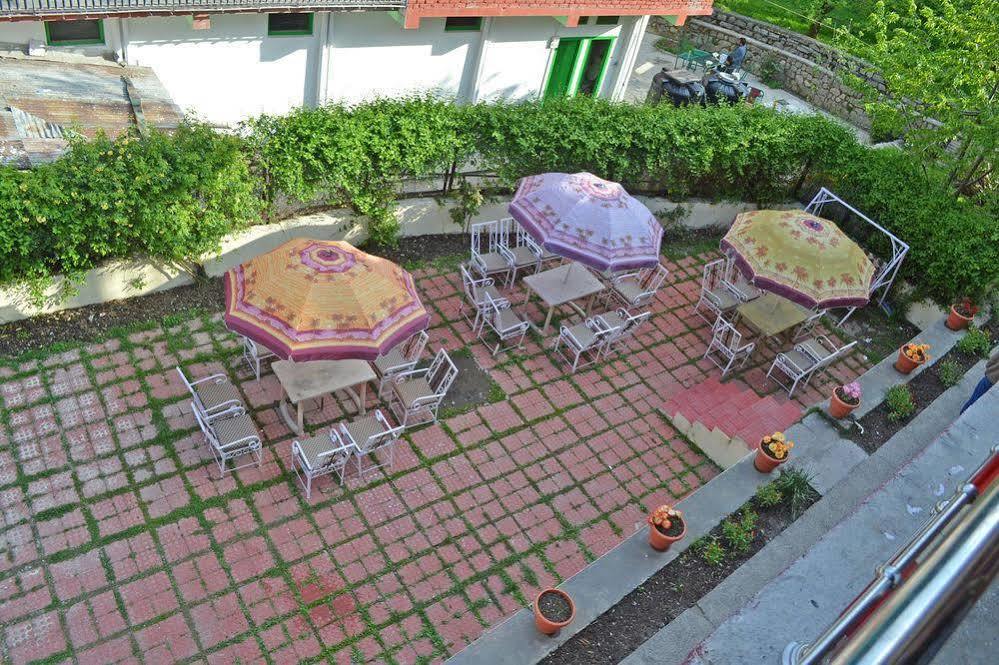Hotel Chetna Manāli Esterno foto