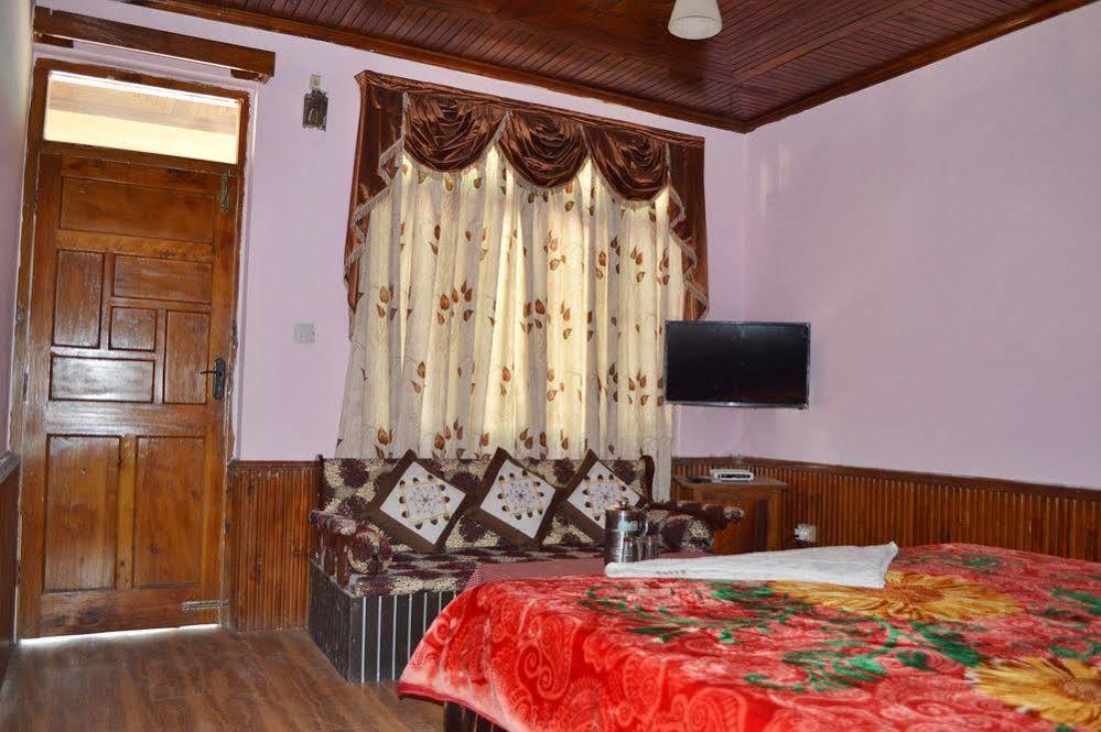 Hotel Chetna Manāli Esterno foto