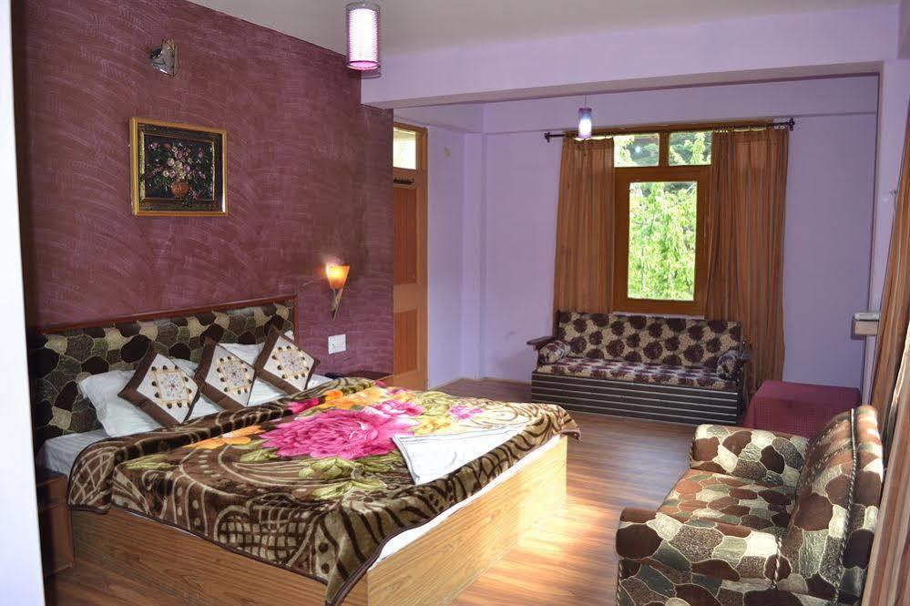 Hotel Chetna Manāli Esterno foto