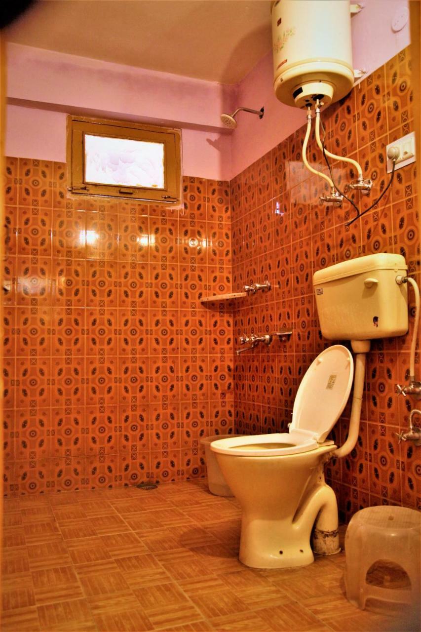 Hotel Chetna Manāli Esterno foto