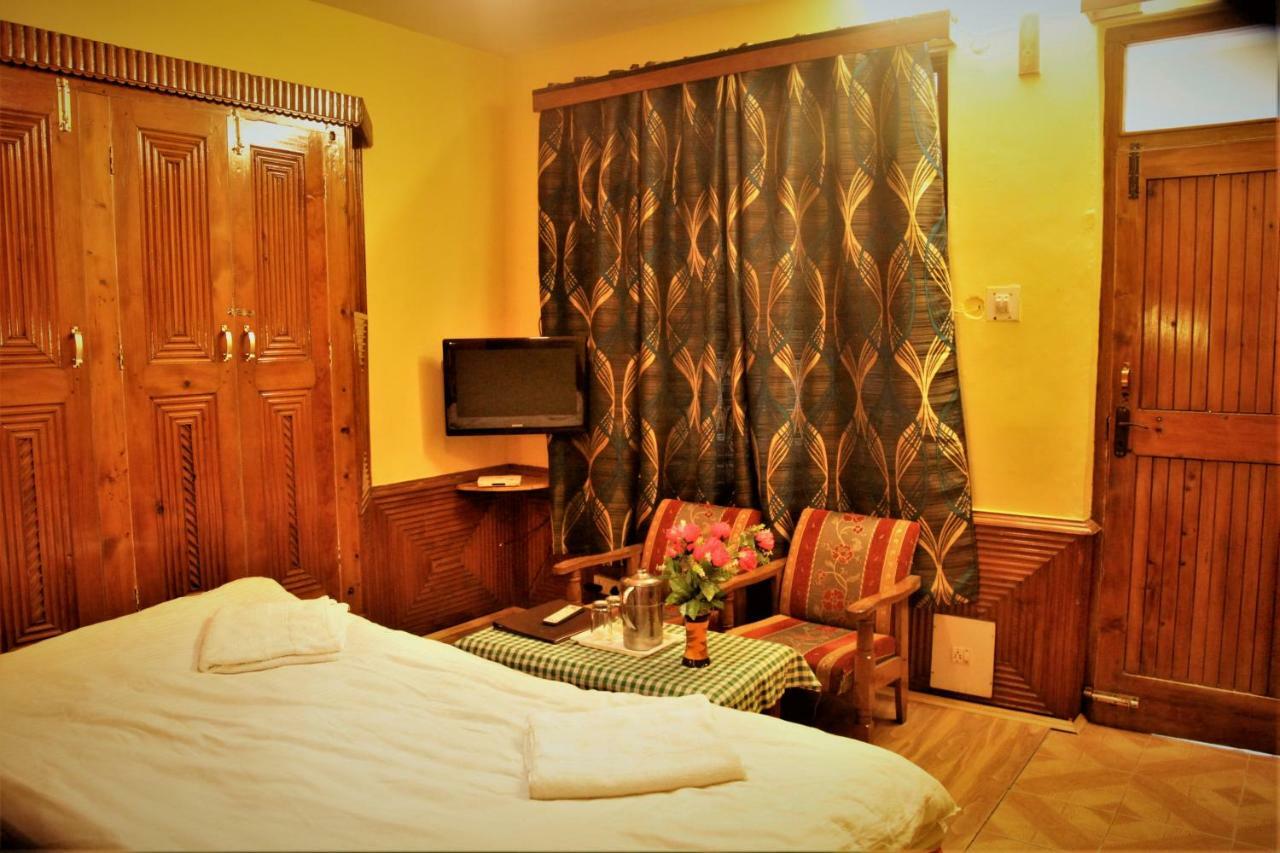 Hotel Chetna Manāli Esterno foto