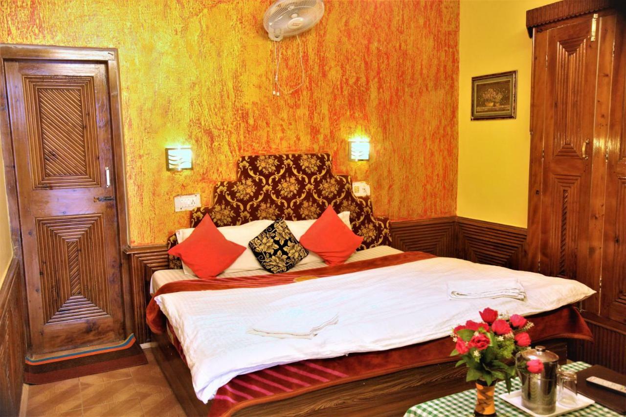 Hotel Chetna Manāli Esterno foto